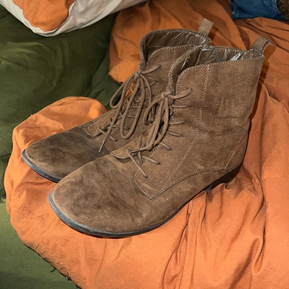 Boots - Picture 2 of 6